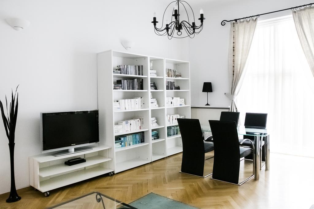 Roommate Apartments Boduena وارسو الغرفة الصورة